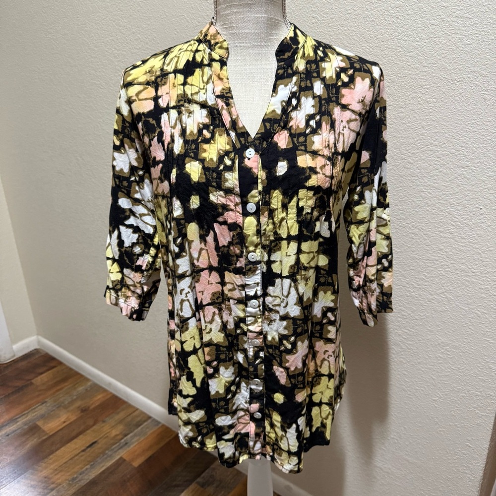 Blue Ginger - Pleated Button-Up Top - Made of 100% Raton - Size Small